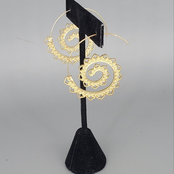 Gold Spiral Earrings and Red Faux Leather Studded Bracelet Set - Picture 3 of 12